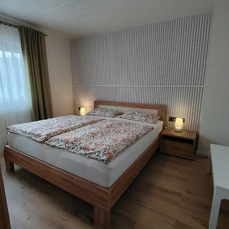 Gemuetliche Am Wald Apartment *